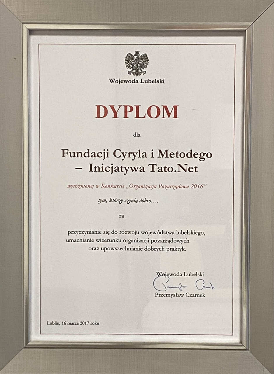 Dyplom Wojewody Lubelskiego w konkursie „Organizacja Pozarządowa 2016”. Wyróżnienie przyznane w marcu 2017 r. przez Przemysława Czarnka dla Fundacji im. św. Cyryla i Metodego – Inicjatywy Tato.Net za wkład w rozwój województwa lubelskiego, umacnianie wizerunku NGO oraz upowszechnianie dobrych praktyk.