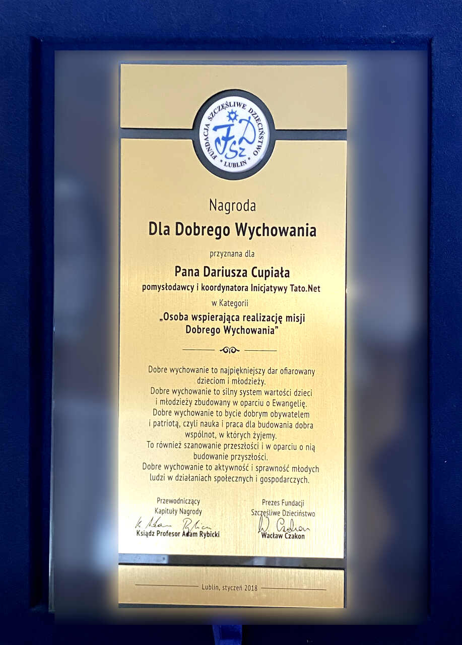 „Nagroda Dla Dobrego Wychowania” przyznana Dariuszowi Cupiałowi przez Fundację Szczęśliwe Dzieciństwo (Lublin, styczeń 2018 r.). Wyróżnienie w kategorii Osoba wspierająca realizację misji Dobrego Wychowania, wręczone przez prezesa Wacława Czakona oraz przewodniczącego kapituły ks. prof. Adama Rybickiego w uznaniu za kształtowanie silnych systemów wartości u dzieci i młodzieży.